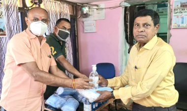 *भाजपा सदस्यों ने जिला पत्रकार संघ के अध्यक्ष को बांटे मास्क, सेनेटाइजर.. उपलब्ध कराया.*