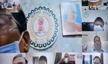 CG ब्रेकिंग: IAS अफसर ले रहे थे वर्चुअल बैठक.... लाइव वीडियो में इंजीनियर खाने लगे तंबाकू और पीने लगे चाय... फिर जो हुआ... लापरवाही के बाद बोले, कुछ गलत किया क्या.... इधर सब इंजीनियर का 2 इंक्रीमेंट रुका... SDO को नोटिस.....
