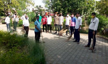 भाजपा ने मुखर्जी उद्यान कि साफ-सफाई की