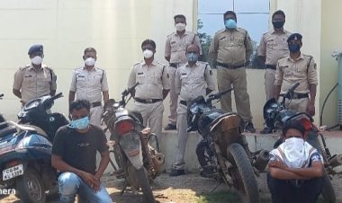 लखनपुर पुलिस ने तीन अलग-अलग लूट व चोरी के मामले में 3 मोटरसाइकिल 2 स्कूटी व 2 मोबाइल के साथ पांच आरोपियों को गिरफ्तार कर भेजा न्यायिक रिमांड पर