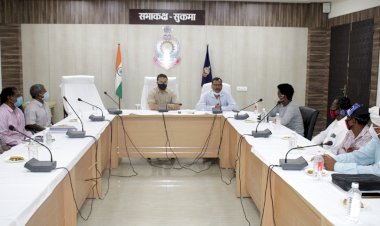 कलेक्टर एवं एसपी ने समाज प्रमुखों और प्रतिनिधियों से की चर्चा कोविड संक्रमण के खतरे को कम करने महारैली में सम्मिलित नहीं होने हेतु की अपील ग्रामीणों को कोविड संक्रमण के प्रति करें जागरुक