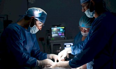 हैरान करने वाला मामला: हॉस्पिटल में सिक्योरिटी गार्ड ने खुद को बताया डॉक्टर.... की मरीज की सर्जरी... महिला की मौत.... फिर जो हुआ......