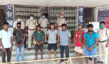 बिग CG न्यूज: बस ड्रायवर की किडनैपिंग: बस चालक की प्रेमिका के पति ने दोस्तों के साथ मिलकर किया था अगवा.... किडनैप ड्राइवर को छुड़ाने गई पुलिस टीम पर हमला.... पुलिसवालों की वर्दी फाड़ी... लाठी से पीटा... 7 गिरफ्तार.....