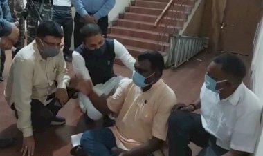 ...जब BJP विधायक ने किया हाई वोल्टेज ड्रामा... अस्पताल के उद्घाटन की नहीं मिली जानकारी तो भड़के BJP विधायक.... उद्घाटन न कर पाने से थे नाराज... धरने पर बैठे... फिर जो हुआ.....