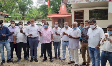 महंगाई को लेकर विकास उपाध्याय ने प्रख्यात गायक दिलीप षडंगी द्वारा तैयार रिंगटोन का विमोचन किया