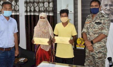 CG ब्रेकिंग: अजब प्रेम की गज़ब कहानी: संगठन में रहते हुए एक दूसरे से हुआ प्रेम.... माओवादी ​​​​​​​दंपती ने संगठन के डर से छिपकर की थी शादी.... माओवादी ​​​​​​​दंपती ने किया सरेंडर......