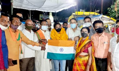 भाजपा जिला बस्तर द्वारा  पर्वतारोही बस्तर की बेटी नैना सिंह धाकड़ जी का स्वागत करते हुए जगदलपुर के गोल बाजार चौक में,,15 जून 2021