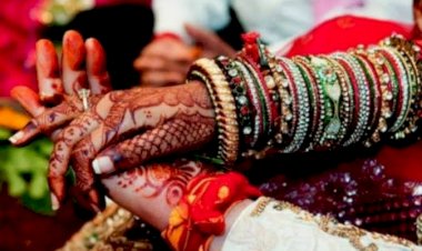 दुल्हा कर रहा था दूसरी शादी.... जयमाला के समय पुलिस लेकर पहुंची पहली पत्नी.... फिल्मी स्टाइल में पहुंची पुलिस और ही दूल्हे को उठा ले गई.... फिर हुआ ये.... छोटे भाई की हमसफर बनी दुल्हन.....