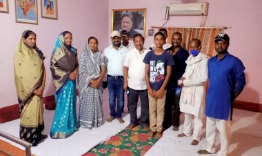 *राज्यसभा सांसद नेताम पहुचे डेडरी , मंजरी के निधन के जताया शोक, परिवार को बंधाया ढाढ़स*