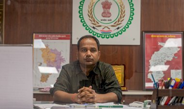 *कलेक्टर डॉ गौरव कुमार सिंह ने ली समय सीमा की बैठक ..... समय पर लंबित प्रकरणों के निराकरण के दिये निर्देश....*