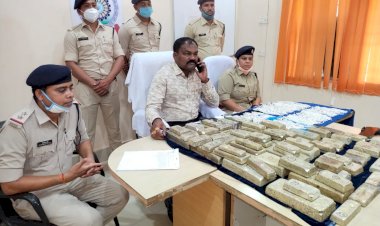 1 करोड़ 76 लाख की चांदी जब्त बिग CG न्यूज: पुलिस की बड़ी कार्रवाई.... 243.6 किलो चांदी की सिल्ली और आभूषण जब्त.... करीब 6 लाख कैश भी बरामद.... लग्जरी कार से कर रहे थे तस्करी.... UP के दो आरोपी गिरफ्तार......