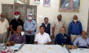 डॉक्टर का सम्मान:कोरोना काल में डॉक्टर निभा रहे महत्वपूर्ण भूमिका….शिक्षक नगर में सम्मान समारोह आयोजित, शिक्षा, युवा कल्याण प्रभारी एवं वरिष्ठ नागरिक मंच ने डॉक्टरों को किया सम्मानित…..