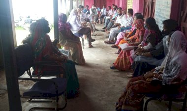 *सूखा राशन मामले में सभी शिक्षक हुए लामबंद.. जिला शिक्षा अधिकारी को सौपा ज्ञापन...*