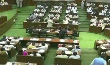 12 विधायक सस्पेंड: BJP के 12 विधायक एक साल के लिए निलंबित.... स्पीकर बोले, ‘मेरे केबिन में आए और मुझे गालियां दीं.... कुछ नेताओं ने मेरे साथ मारपीट भी की’.... फिर हुआ ये.....