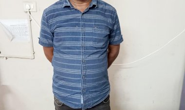 CG बड़ी खबर: सोना दिलाने के नाम पर 36 लाख की ठगी.... महिलाओ को कम कीमत में सोना दिलाने के नाम पर लगाता था चूना.... दर्जन भर लोगों से लाखों की ठगी करने वाला आरोपी गिरफ्तार.....