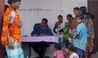 जगरगुण्डा क्षेत्र के ग्रामीणों को प्रदान किए जा रहे जीवन का आधार अंदरुनी गांव में शासकीय योजनाओं की पहुँच हुई और भी सुलभ अब राशन सहित पेंशन आदि का मिलेगा सीधा लाभ