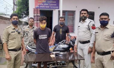 उडिसा मुख्य मार्ग में ग्राम दर्रामुडा के पास पटवारी से हुई लूटपाट के आरोपी सहित लूट की मशरूका व लूट में प्रयुक्त बाइक के साथ पकड़ने में पुलिस को मिली सफलता पढ़े पूरी खबर