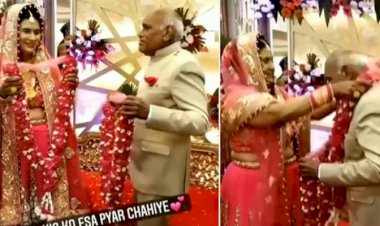 VIDEO: बुजुर्ग कपल ने की दोबारा शादी.... दूल्हा-दुल्हन की तरह स्टेज पर हुई जयमाला.... जैसे ही डाली वरमाला तो शरमाकर दुल्हन ने किया कुछ ऐसा.... फिर हुआ ये.... देखें वायरल VIDEO......