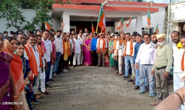 अघोषित बिजली कटौती,खाद,बीज की कमी को लेकर, प्रदेश सरकार के विरुद्ध भाजपा किसान मोर्चा का भूपेश सरकार के खिलाफ हल्ला-बोल धरना प्रदर्शन किया....