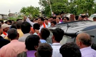 बिग ब्रेकिंग:आपस में ही सड़क पर आकर लड़ रहे भाजपाई...पूर्व मंत्री को बेमेतरा जिला महामंत्री ने दे दी उठवा देने की धमकी, तु-तड़ाक पर आ गए दोनों नेता मामला नवागढ़ का