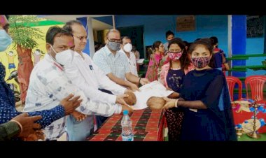 ब्रेकिंग न्यूज़: सांसद आदर्श ग्राम में स्मार्ट गांव कार्यालय का किया गया उदघाटन....गांव के विकास में अहम भूमिका निभाएगा स्मार्ट गांव कार्यालय...निखरेगी बच्चों की प्रतिभा....जानें क्या है स्मार्ट गांव कार्यालय...