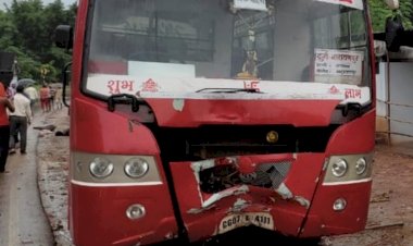 CG दर्दनाक सड़क हादसा ब्रेकिंग :- तेज रफ्तार बस ने स्कूटी सवार बाप-बेटे को मारी टक्कर…..स्कूटी के परखच्चे उड़े,दर्दनाक सड़क हादसे में बाप-बेटे की मौत....