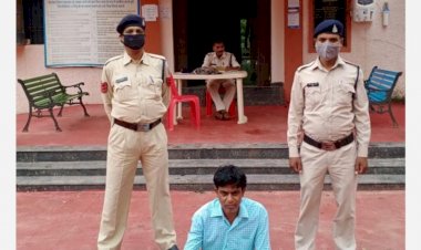 अवैध रूप से महुआ शराब का विक्रय  कर रहे कोचिये को 7 लीटर महुआ शराब के साथ बागबहरा पुलिस ने पकड़ा आबकारी एक्ट के तहत की गई कार्यवाही पढ़े पूरी खबर