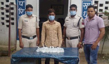 ग्राम लोढ़ाबोर से फिर पकड़ाया 1 अवैध शराब विक्रेता आबकारी एक्ट के तहत की गई कार्यवाही पचपेड़ी थाना क्षेत्र में लगातार हो रहे है अवैध शराब विक्रेताओं पर कार्यवाही से कोचियों के हौसले पस्त थाना प्रभारी राजपूत के चार्ज लेने के बाद से धीरे-धीरे विलुप्त होते जा रहे हैं अवैध शराब के विक्रेता पढ़े पूरी खबर