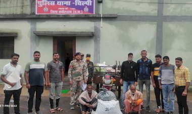अवैध मादक पदार्थ गाँजा 30 किलो ग्राम जप्त    कुल 03 लाख रुपये का गाजा एक रिक्शा नुमा मोटरसायकल 20 हजार रुपये का जप्त    अंतरराज्यीय गाजा तस्कर हरियाणा व बिहार का गिरफ्तार    फेरीवाले के शक्ल में मोटरसायकल को ई रिक्शा में परिवर्तितकर , कर रहे थे तस्करी