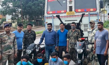 अन्तर्राजिय चोर गिरोह के 05 सदस्य गिरफ्तार    संगठित चोर गिरोह के कब्जे से 01 नग 10 चक्का ट्रक रकम 10 लाख 02 पल्सर बाइक 160000 रुपये कटर 10 हजार जप्त