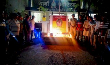 थाना पंडरिया पुलिस के द्वारा वीर शहीद युगल किशोर वर्मा (सब इंस्पेक्टर) के चतुर्थ पुण्यतिथि पर उनकी वीरता को याद कर श्रद्धांजलि अर्पित किया गया।