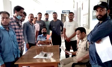 *हिन्दू देवी देवताओं पर अपशब्द टिप्पणी करने वाले युवक पर संगठन ने की झिलमिली थाने में शिकायत...*