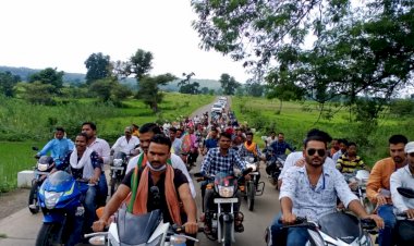 *भाजयुमो मंडल ओड़गी के द्वारा जिलाध्यक्ष का आतिशबाजी करते हुए बाइक रैली के साथ किया गया जोरदार स्वागत ...*