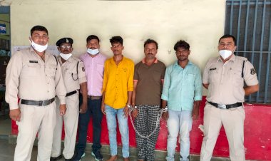 CG गैंगरेप और लूट: काम की तलाश में पति-पत्नी पहुंचे थे राजधानी.... पति को बदमाशों ने लूटा.... फिर पत्नी से बारी-बारी किया गैंगरेप.... और फिर हुआ ये.... सामूहिक दुष्कर्म और लूट मामले में 3 आरोपी गिरफ्तार......
