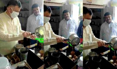 कैबिनेट मंत्री का अनोखा अंदाज VIDEO: टी-स्टॉल पर चाय बनाते दिखे कैबिनेट मंत्री.... कार्यकर्ताओं ने ली चुस्की.... खबर मिलते ही चाय पीने दौड़े लोग.... मंत्री ने अपने हाथों से पिलाई सबको चाय.... देखें VIDEO......