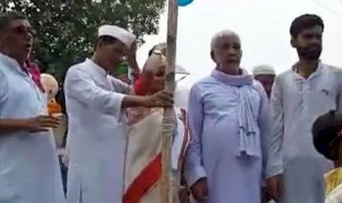 ध्वजारोहण के वक्त कांग्रेसी नेता की मौत: झंडोत्तोलन के बाद तिरंगे को सलामी देते वक्त लड़खड़ा कर गिर पड़े कांग्रेस नेता.... जमीन पर गिरते ही मची अफरातफरी.... जमीन पर गिरते ही हुई मौत.....