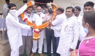 ब्लॉक जामुल में श्री अरविंद अवस्थी प्रदेश अध्यक्ष छत्तीसगढ़ श्रमजीवी पत्रकार संघ ने किये ध्वजारोहण
