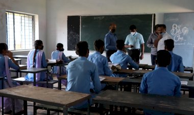 निरीक्षण:अपर मुख्य सचिव ने किये बेमेतरा जिले के सोंढ़ हायर सेकण्डरी स्कूल का औचक निरीक्षण