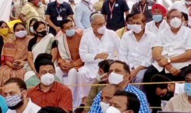 CG बरसते पानी में CM भूपेश का मौन धरना:केबिनेट मंत्रियों व विधायकों के साथ मौन धरने पर बैठे CM….राज्यसभा में महिला सांसदों से दुर्व्यवहार के खिलाफ कांग्रेस का प्रदर्शन…मंत्री चौबे बोले- गुंडागर्दी पर उतारू है भाजपा, बर्दाश्त नहीं…..