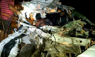 CG कांग्रेस विधायक के बेटे सहित 3 की मौत BIG ब्रेकिंग: दर्दनाक सड़क हादसे में विधायक के इंजीनियर बेटे सहित 3 लोगों की मौत…… कार की बस से भीषण टक्कर….. 4 घंटे बाद गैस कटर से काटकर निकाला गया तीनों का शव… देखिये हादसे की दिल दहलाने वाली दर्दनाक तस्वीर……..