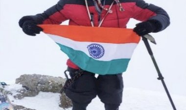 ट्रेन हादसे में दोनों पैर गंवा चुके CG के पर्वतारोही बेटे का कमाल : कृत्रिम पैरों के सहारे रूस के माउंट एलब्रुस फहराया तिरंगा, 18 हजार फीट पर पानी पीने में भी दिक्कत हुई मगर हार नहीं मानी…5642 मीटर ऊंची चोटी पर लहराया तिरंगा…….