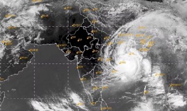 CG भारी बारिश अलर्ट: गरज-चमक के साथ भारी बारिश की प्रबल संभावना.... इन जिलों के लिए अलर्ट.... आकाशीय बिजली गिरने की भी संभावना.... देखें कहां कैसा रहेगा मौसम.....