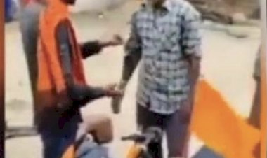 मुस्लिम से जबर्दस्ती जय श्रीराम का नारा लगवाने का VIDEO वायरल:  युवकों ने कबाड़ का काम करने वाले से नारे लगवाए…..गांव में दोबारा न आने की धमकी दी…फिर जो हुआ….देखे विडियो……