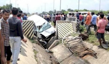 CG 3 की मौत भीषण सड़क हादसा : NH में दर्दनाक हादसा कार ने बाइक सवार पति-पत्नी को मारी टक्कर….डिवाइडर तोड़ते हुए सड़क के दूसरी तरफ पहुंची…फिर जो हुआ , कार के उड़े परखच्चे…दर्दनाक हादसे में पत्नी और कार में सवार 2 की मौत, 2 गंभीर…….