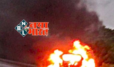 CG VIDEO ब्रेकिंग व्यापारी की जिंदा जलकर मौत :  ‘द बर्निंग’ कार  शराब दुकान के पास चलती कार में अचानक धधक गई आग….कार में लगी भीषण आग, दर्दनाक हादसे में ड्राइवर सीट पर बैठे व्यापारी की जलकर मौत…देखे दिल दहला देने वाला वीडियो………