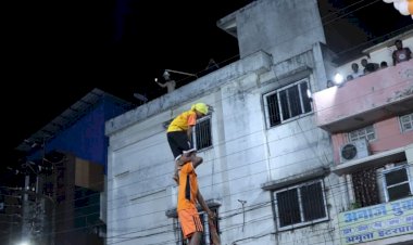 धमतरी में मनाया गया भव्य कृष्णा जन्माष्टमी... पूरा शहर कृष्ण भक्ति में गूंज उठा... कोविड गाइड़ लाइन का पालन कर धमतरी भव्य दही हांडी महोत्सव का आयोजन हुआ...
