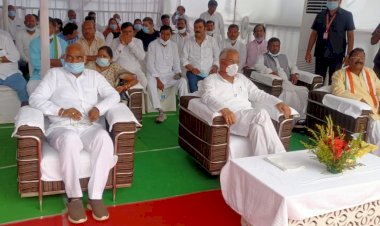 CM ने अमरकंटक के अरंडी घाट में लगाई डुबकी : जलाभिषेक किया, आश्रम भी गये…अभी अभी 30 से ज्यादा विधायक के साथ काफिले के शक्ल में दशगात्र में मरवाही पहुँचे CM भूपेश…..कही शक्ति प्रदर्शन तो नहीं…? अटकलों का दौर हुआ शुरू…….