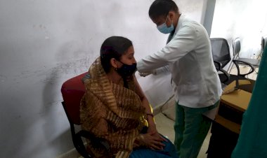 1.21 लाख लोगों ने लिया कोविड टीके का पहला डोज़ वैक्सीन की दूसरी डोज़ मजबूत इम्यून सिस्टम के लिये है जरूरी: सीएमएचओ सी.बी.पी.बंसोड़