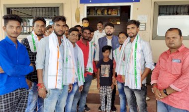 बेमेतरा विधायक आशीष छाबड़ा  के समक्ष  सैकड़ों युवाओं ने थामा कांग्रेस पार्टी का दामन