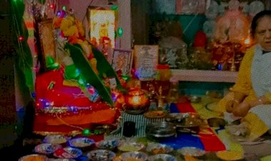गजानंद जी महाराज को फ़ास्ट फ़ूड का 56 भोग लगाया